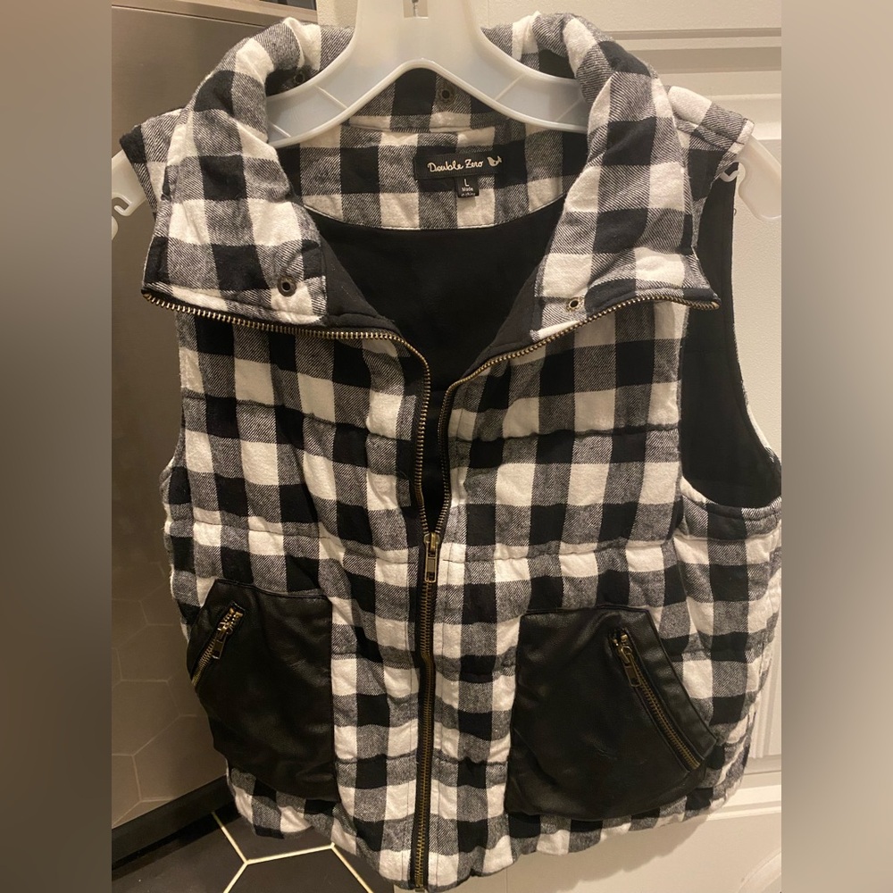 Zip up vest. Size L. Excellent condition.